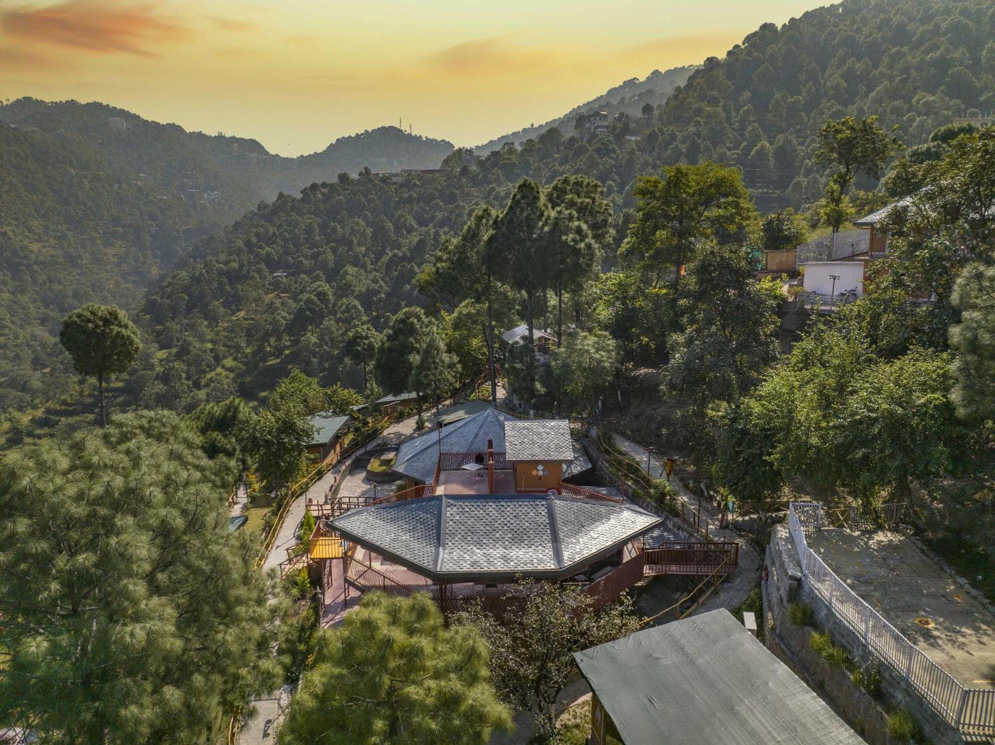 Hotel A Kasauli Ggaon By Echor Esterno foto