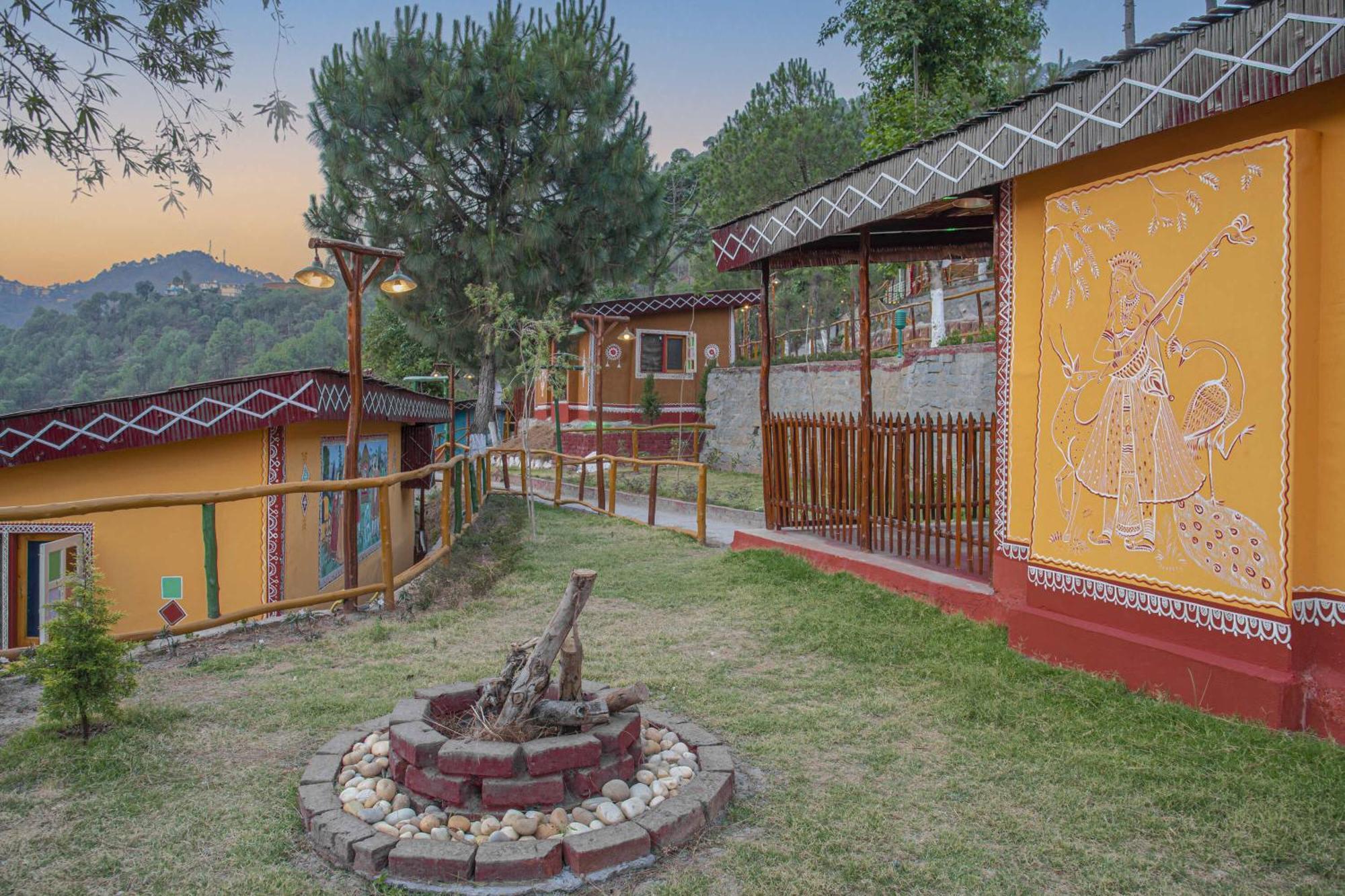 Hotel A Kasauli Ggaon By Echor Esterno foto